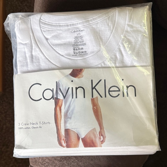 Calvin Klein Men's White Crew Neck T - Shirts - Picture 1 of 4